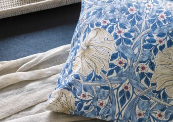 Dekostoff Tulpen und kleine Blattranken blau MSIM226901