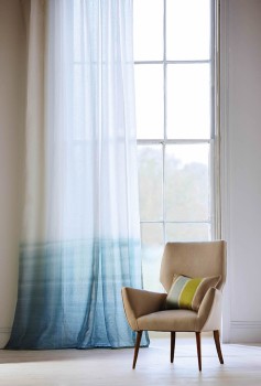 horizontaler Farbverlauf weiß und blau Dekostoff Sanderson Harlequin - Colour 1 HLAL130955