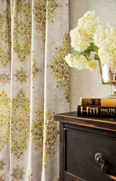gebogene Linien kleine Blüten creme Dekostoff Sanderson Caspian DCEF226654